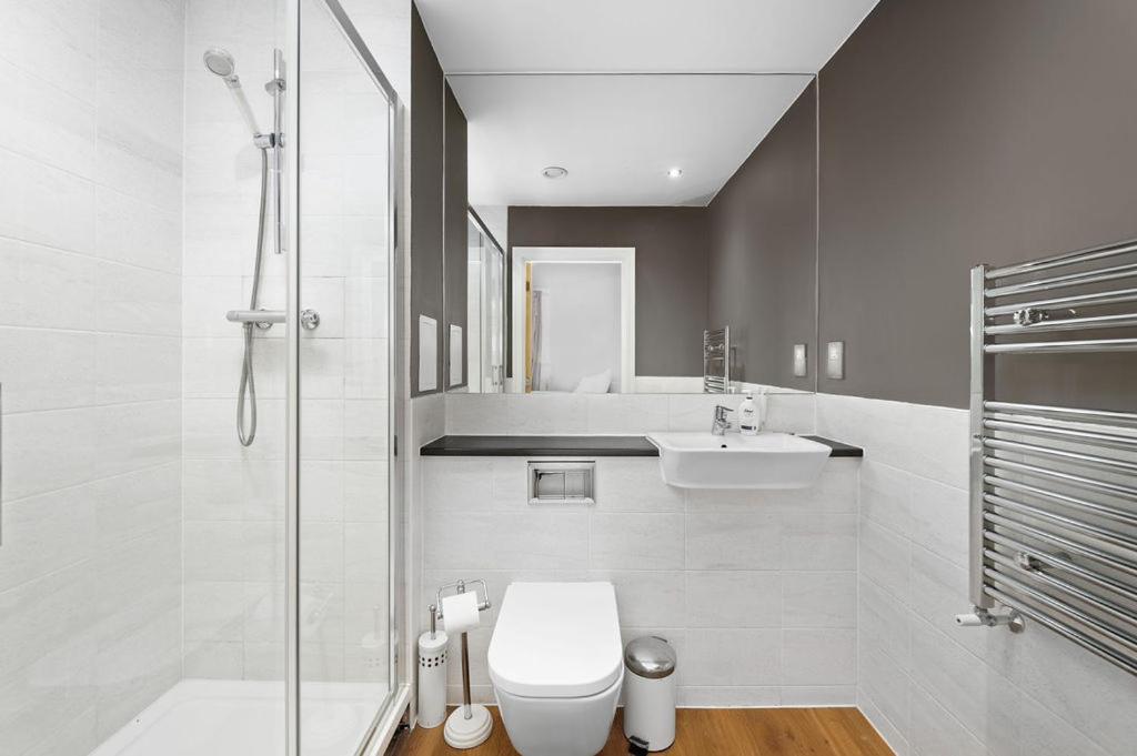 Modern Serviced 3-Bedroom Flat In East London Exterior photo
