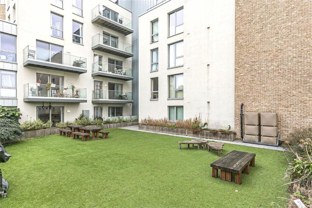 Modern Serviced 3-Bedroom Flat In East London Exterior photo