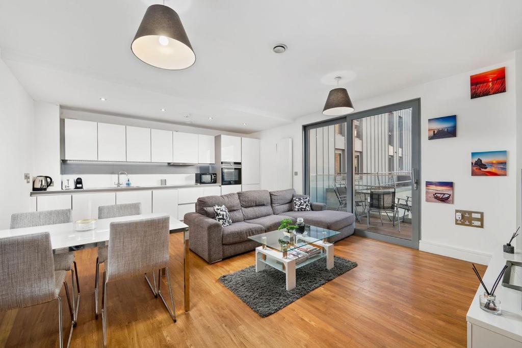 Modern Serviced 3-Bedroom Flat In East London Exterior photo