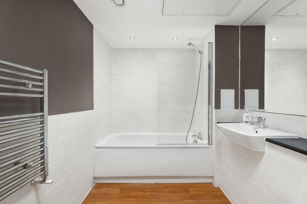 Modern Serviced 3-Bedroom Flat In East London Exterior photo